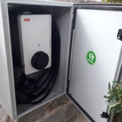 μεταλλικο ερμαριο με abb φορτιστη